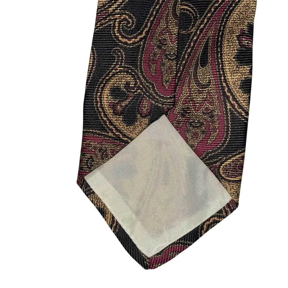 Brooks Brother Mens Tie Black Paisley Pattern all over Silk Classic Business